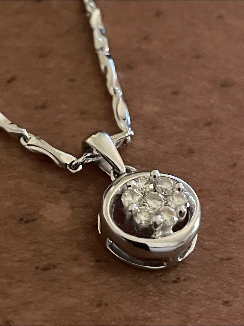 Real! 14kt White Gold Cluster Diamonds Pendant
